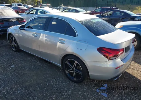 2019 Mercedes-Benz A 220 4Matic z USA, uszkodzony, nr VIN WDD3G4FB7KW007073